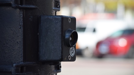 Pedestrian call button at West Lawrence Avenue and North Oakley Avenue [02]