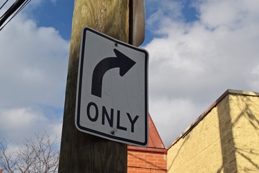 Turn signage at the intersection of two alleys [02]