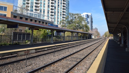 Davis Street Metra station