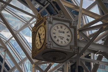 Clock at Ogilvie Transportation Center [02]