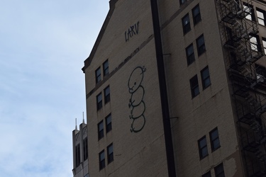 Graffiti worm on Standard Club building [02]