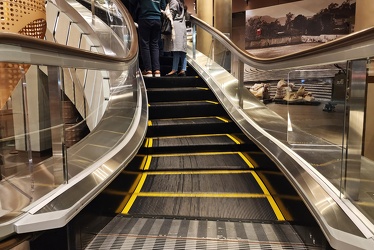 Curved escalator at Starbucks Reserve Roastery in Chicago [02]