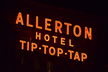 Allerton Hotel, viewed from the Starbucks Reserve Roastery [04]