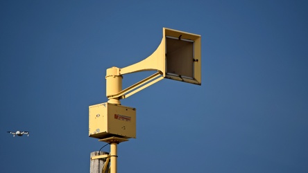 Thunderbolt siren at North Milwaukee Avenue and Golf Road [02]