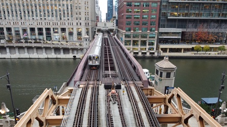 Purple Line train on Wells Street Bridge [01]