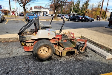 Lawnmower at 7-Eleven