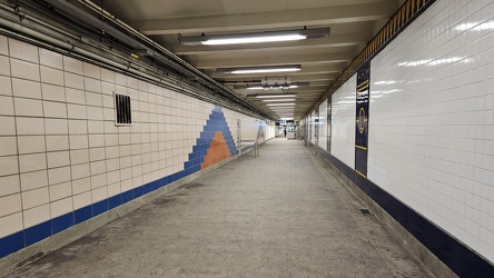 Corridor at Hoyt-Schermerhorn station