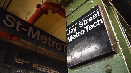 Column signage at Jay Street-MetroTech station