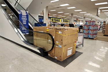 Closing Sears store at Newport Centre [04]