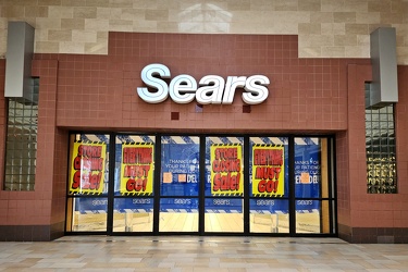 Closing Sears store at Newport Centre [09]