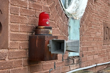 Exterior alarm horn at Shiloh Public School [02]