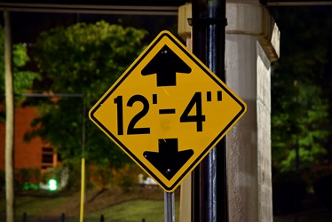 12'4" low clearance warning sign [01]