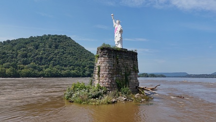 Statue of Liberty replica in the Susquehanna River [06]