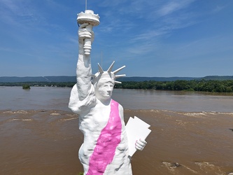 Statue of Liberty replica in the Susquehanna River [10]