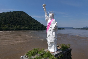 Statue of Liberty replica in the Susquehanna River [13]