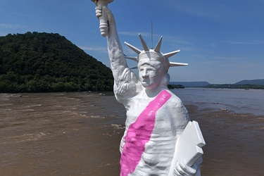 Statue of Liberty replica in the Susquehanna River [16]