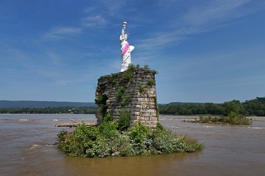 Statue of Liberty replica in the Susquehanna River [19]