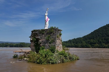 Statue of Liberty replica in the Susquehanna River [20]