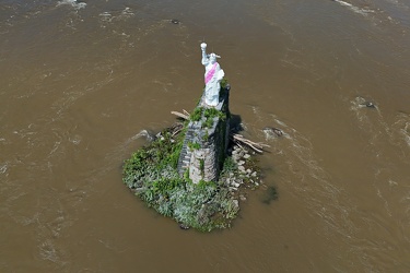 Statue of Liberty replica in the Susquehanna River [27]