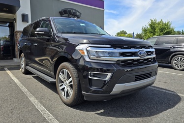 Ford Expedition near Fredericksburg