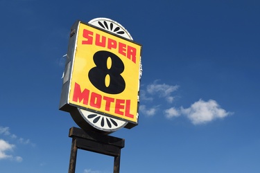 Super 8 Motel sign in Kinston, North Carolina [01]