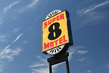 Super 8 Motel sign in Kinston, North Carolina [02]