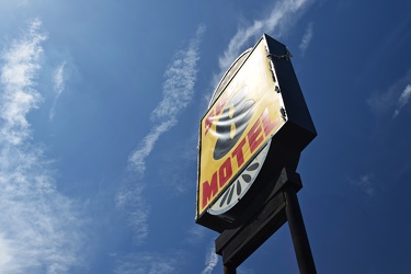 Super 8 Motel sign in Kinston, North Carolina [05]